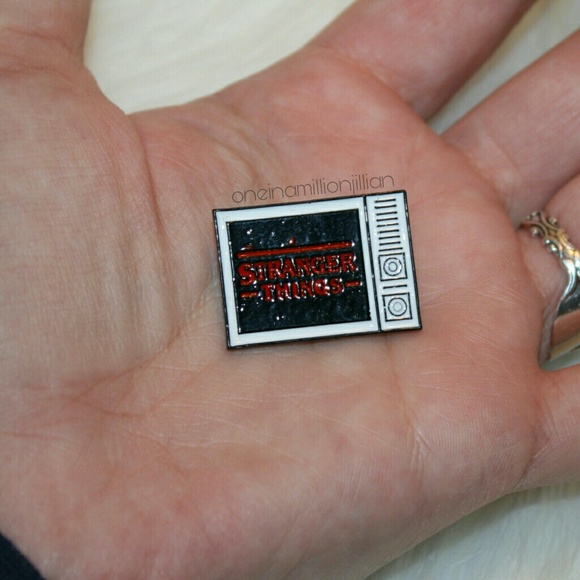 Stranger Things Television Series Logo Pin - Picture 5 of 6